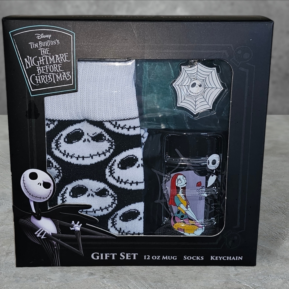 $6.49 SHIPPING The NIghtmare Before Christmas Gift Set Mug Socks Keyc…
